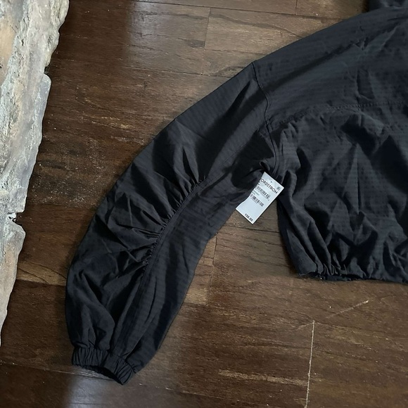 Spiritual Gangster-Cropped Zip Woven Active Jacket-Black size M-NWT-Retail $158 - Picture 8 of 11